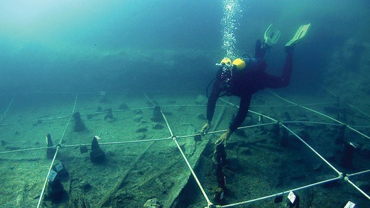 Assentamento submerso em lago perto de Roma revela artefatos do Neolítico