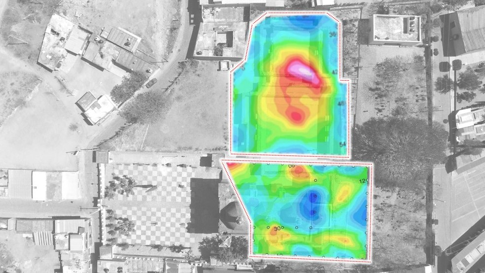 Tomografia sísmica mostra áreas de baixa velocidade (azul) que podem indicar câmaras subterrâneas ou cavidades naturais — Foto: Marco M. Vigato/The ARX Project