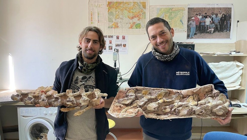 Damien Boschetto, aqui à esquerda, é o jovem entusiasta da paleontologia por trás da descoberta — Foto: Damien Boschetto