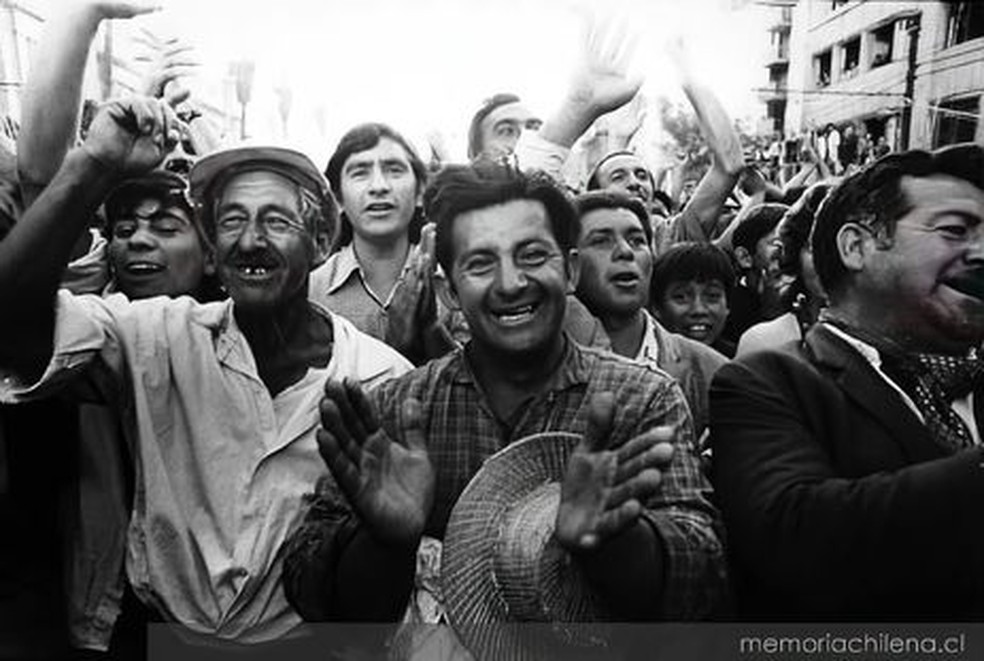 Desfile da Unidad Popular — Foto: Biblioteca Nacional de Chile