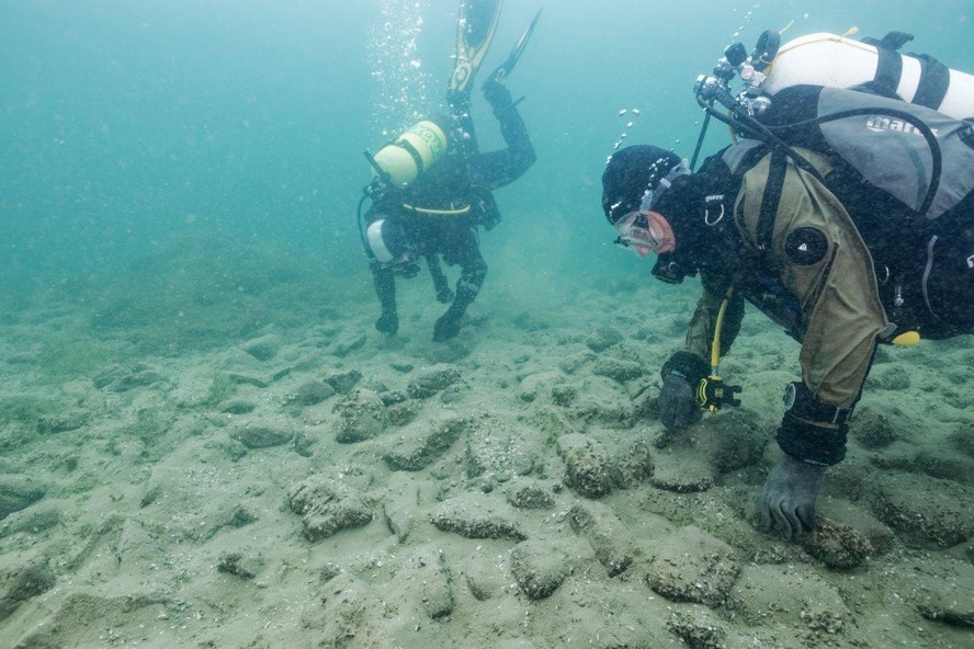 Pesquisadores coletaram amostras das construções de pedra no fundo do Lago Constança