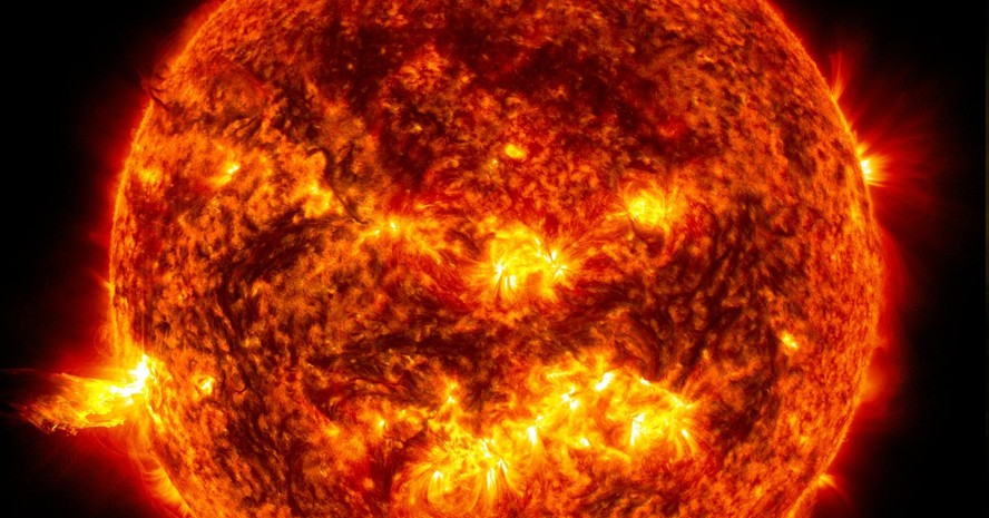 O Sol concentra quase a totalidade da massa do sistema solar e é monitorado pela NASA