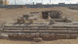 Entrada para um dos túmulos em Marina el-Alamein — Foto: Ministério de Turismo e Antiguidades do Egito