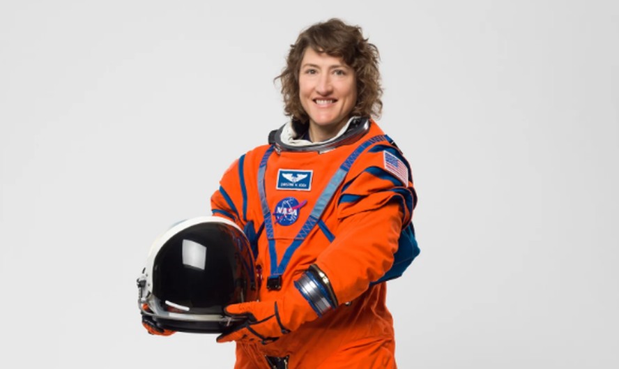 NASA Pronta para Lançar Tripulação Liderada por Primeira Mulher a Viajar à Lua em Mais de 50 Anos