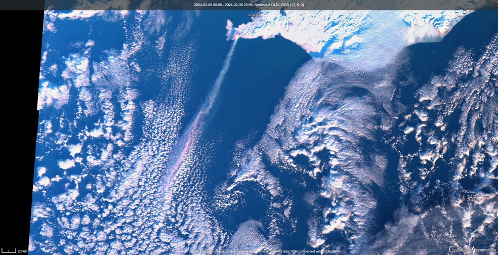 A pluma da erupção vista do espaço, registrada pelo satélite SENTINEL-3 — Foto: Reprodução/Facebook/SENTINEL-3