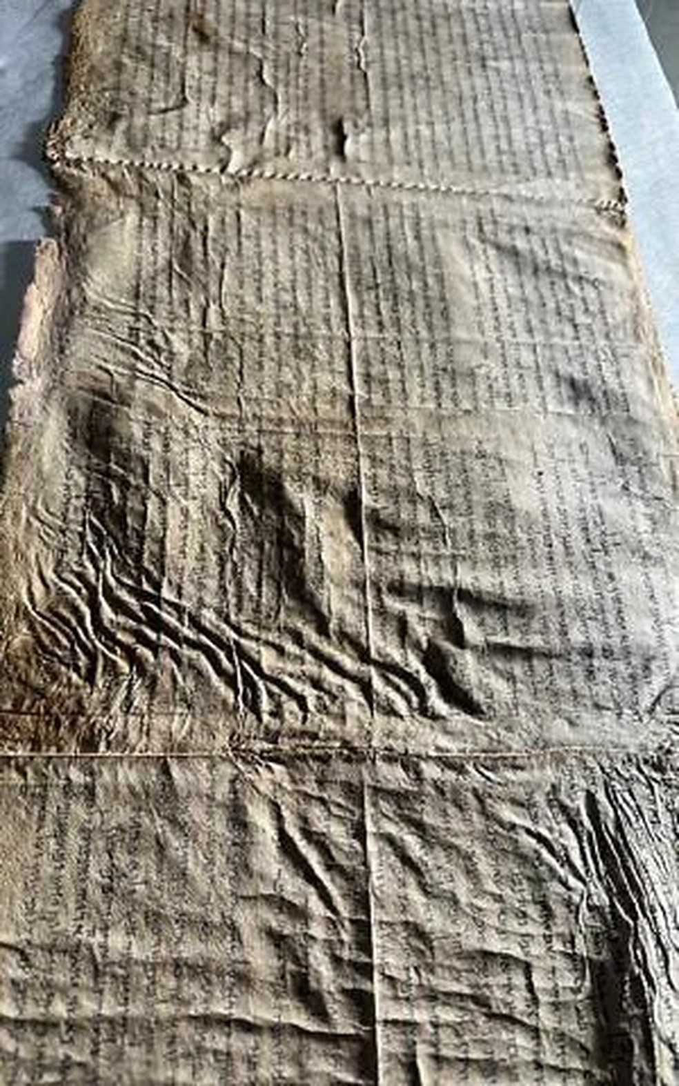 O Grande Pergaminho de Isaías, o livro quase completo mais antigo da Bíblia Hebraica — Foto: Marcello Fidanzio/Università della Svizzera Italiana