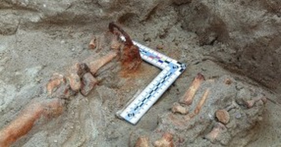Cadeado encontrado próximo ao pé da jovem — Foto: Journal of Archaeological Science: Reports
