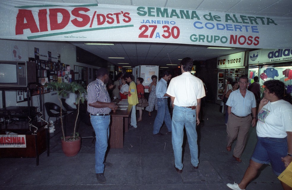 Semana de Alerta ao HIV e outras ISTs no Rio de Janeiro, em 1992 — Foto: Marco Antônio Teixeira/Agência O Globo