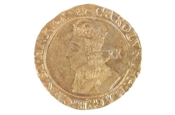 Moeda de ouro com retrato de Carlos I foi vendida por 5 mil libras esterlinas — Foto: Duke's Auctioneers