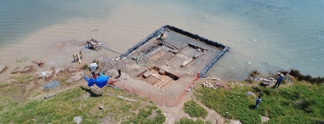 Vista de uma parte do edifício de 1,8 mil anos tirada durante a escavação de 2022 — Foto: Evangelos Kroustalis