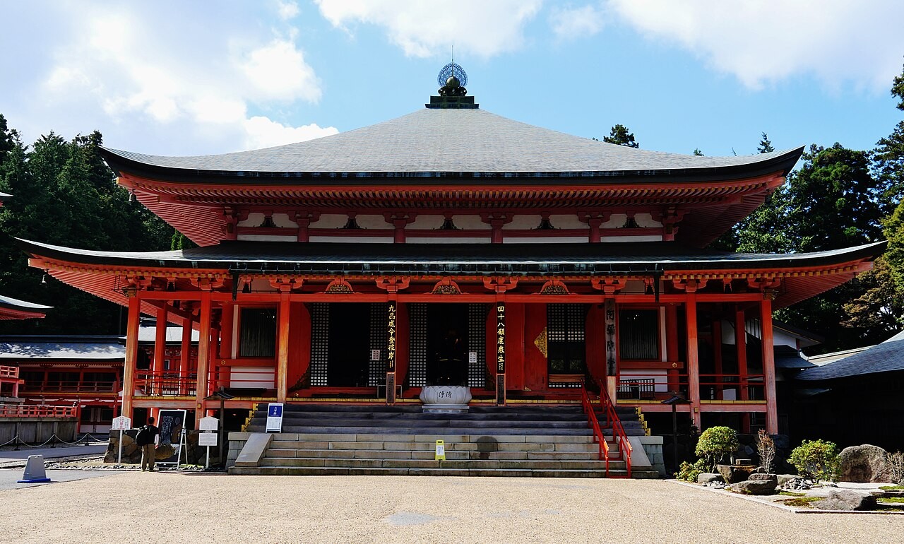 Monge japonês inicia jornada de 12 anos de reclusão em templo budista