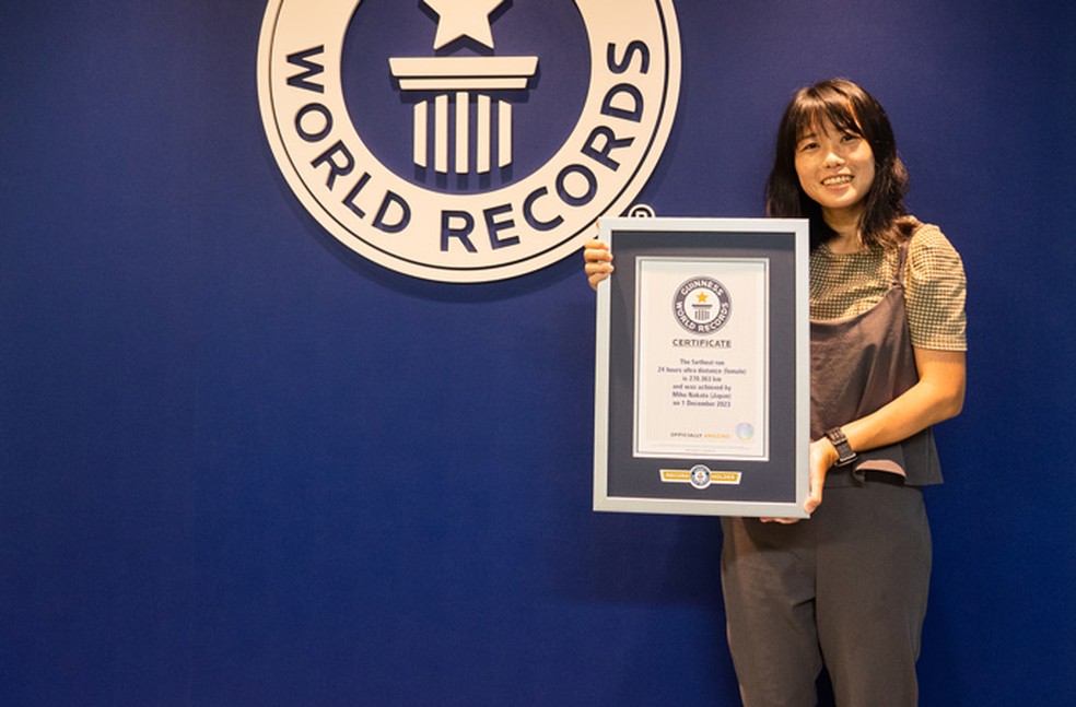 A atleta recebeu o reconhecimento de seu recorde 8 meses depois — Foto: Guinness World Records