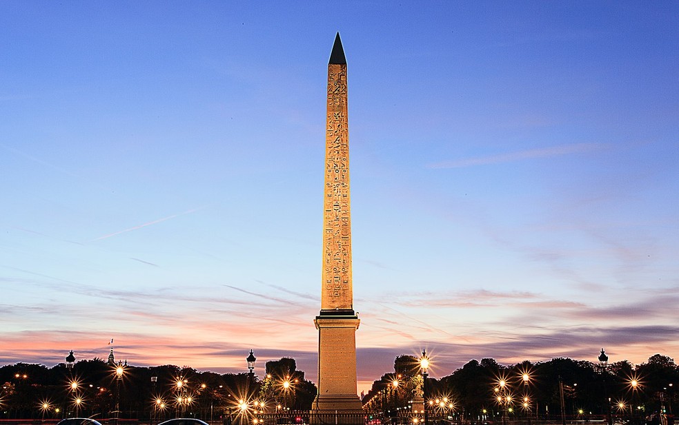 O obelisco, como tantos outros monumentos de Paris, passou por limpezas para que a cidade pudesse receber as Olimpíadas em 2024 — Foto: Wikimedia Commons