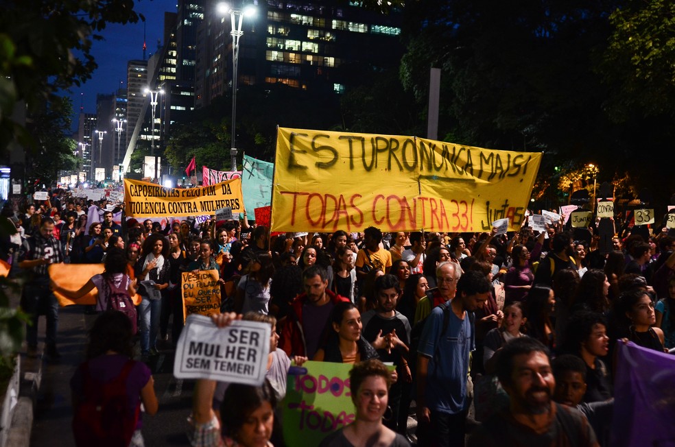 Manifestação de mulheres contra o machismo e a cultura do estupro na Avenida Paulista em 2016 — Foto: Rovena Rosa/Agência Brasil