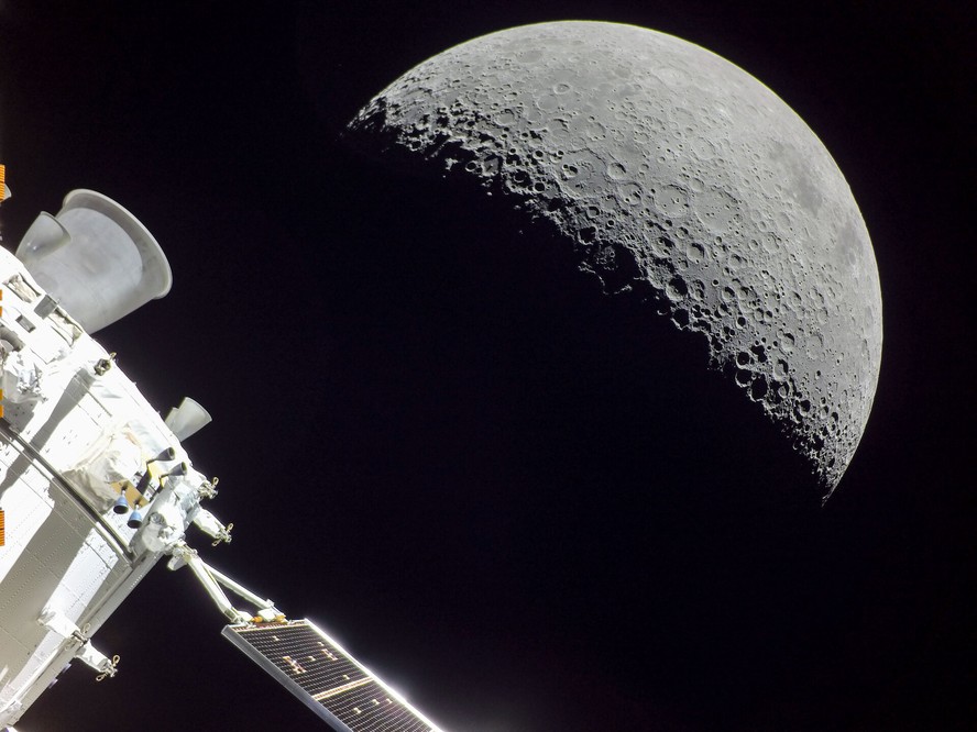 No 20º dia da missão Artemis I, cápsula Orion capturou imagem da Lua durante seu sobrevoo lunar