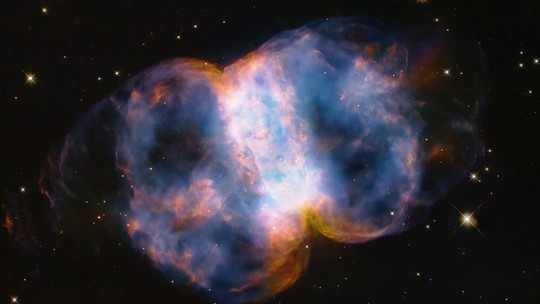 Hubble celebra 34º aniversário com imagem de nebulosa "fotogênica"