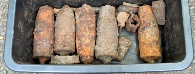 Armas e munições foram da Segunda Guerra Mundial foram encontradas na Polônia. — Foto: Museu da Segunda Guerra Mundial