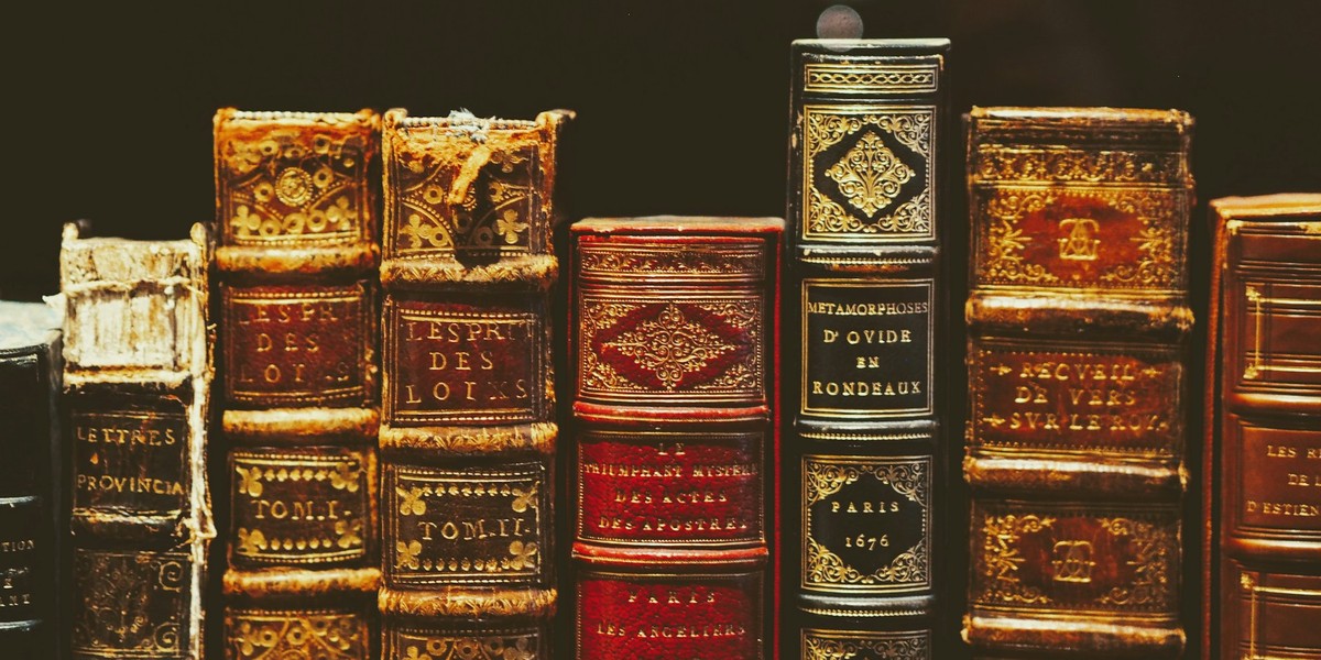 Muitos livros antigos contêm produtos tóxicos; veja como identificá-los