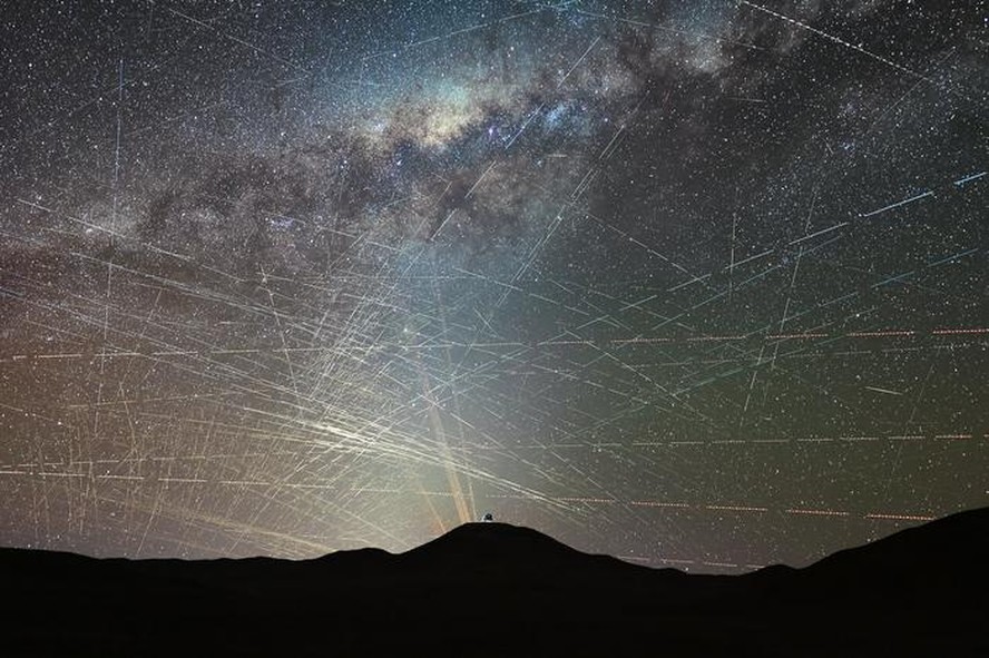 Estudo do ESO alerta que expansão de satélites pode comprometer a observação do Universo