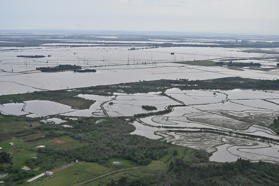 Vista aérea de regiões alagadas no Rio Grande do Sul em 2024
