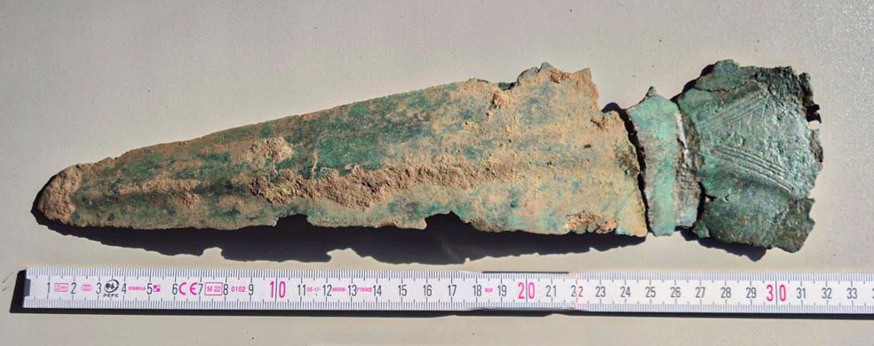 Adagas de bronze são tão antigas quanto Disco Celeste de Nebra — Foto: Universidade de Hamburgo